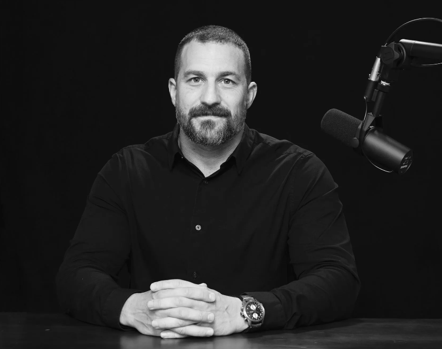 andrew huberman sort hvid frontalt billede